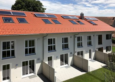 Außenansicht Reihenhaus Sauerlach mit Terrassen