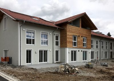 Außenansicht Reihenhaus Sauerlach mit Terrassen